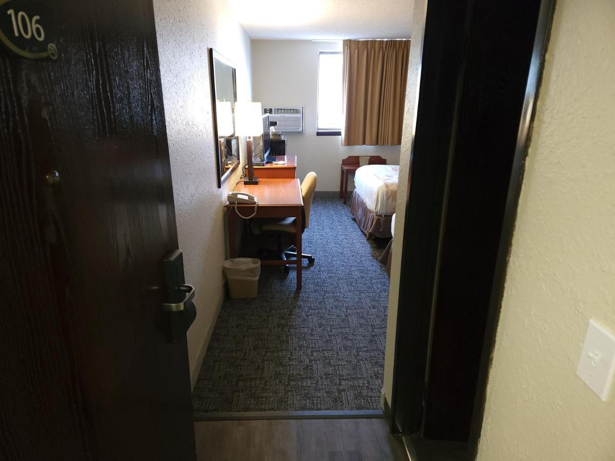 Bison Plains Lodge Moorhead Экстерьер фото